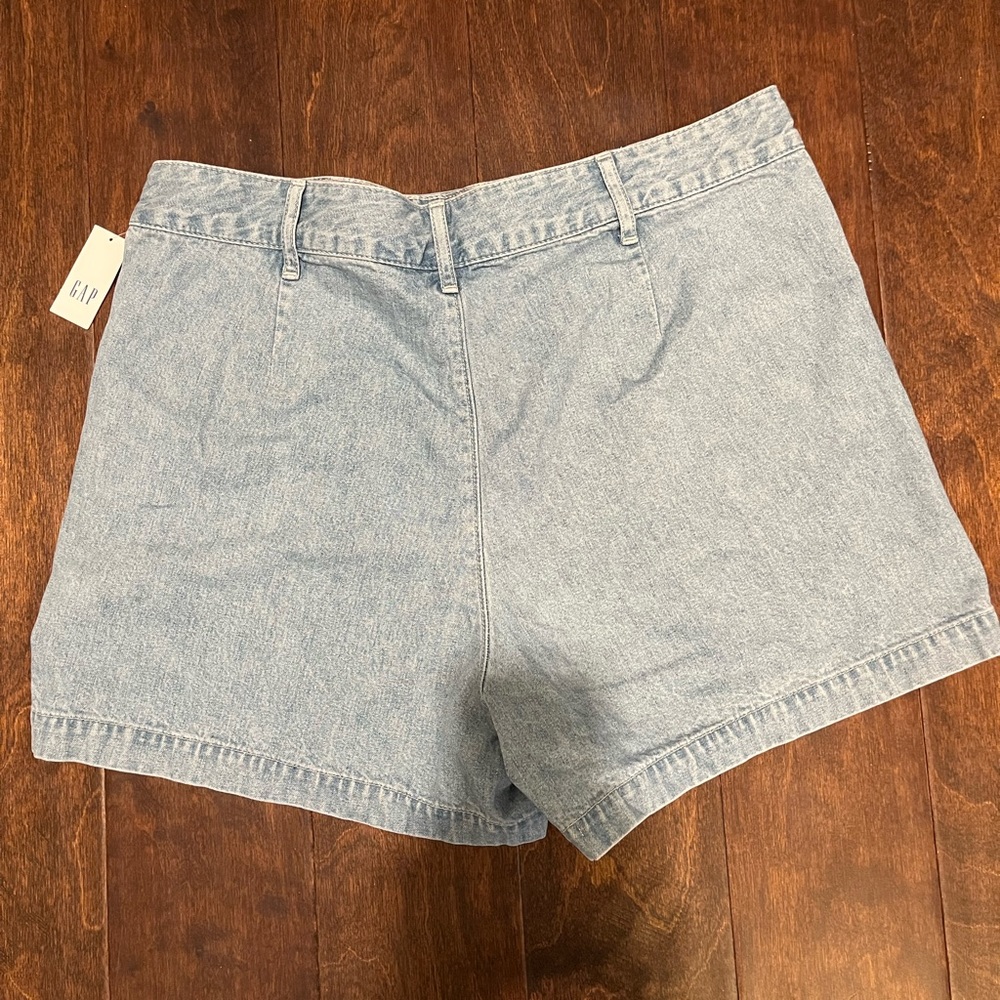 Women’s Gap jean shorts with buttons on the side - Picture 2 of 3